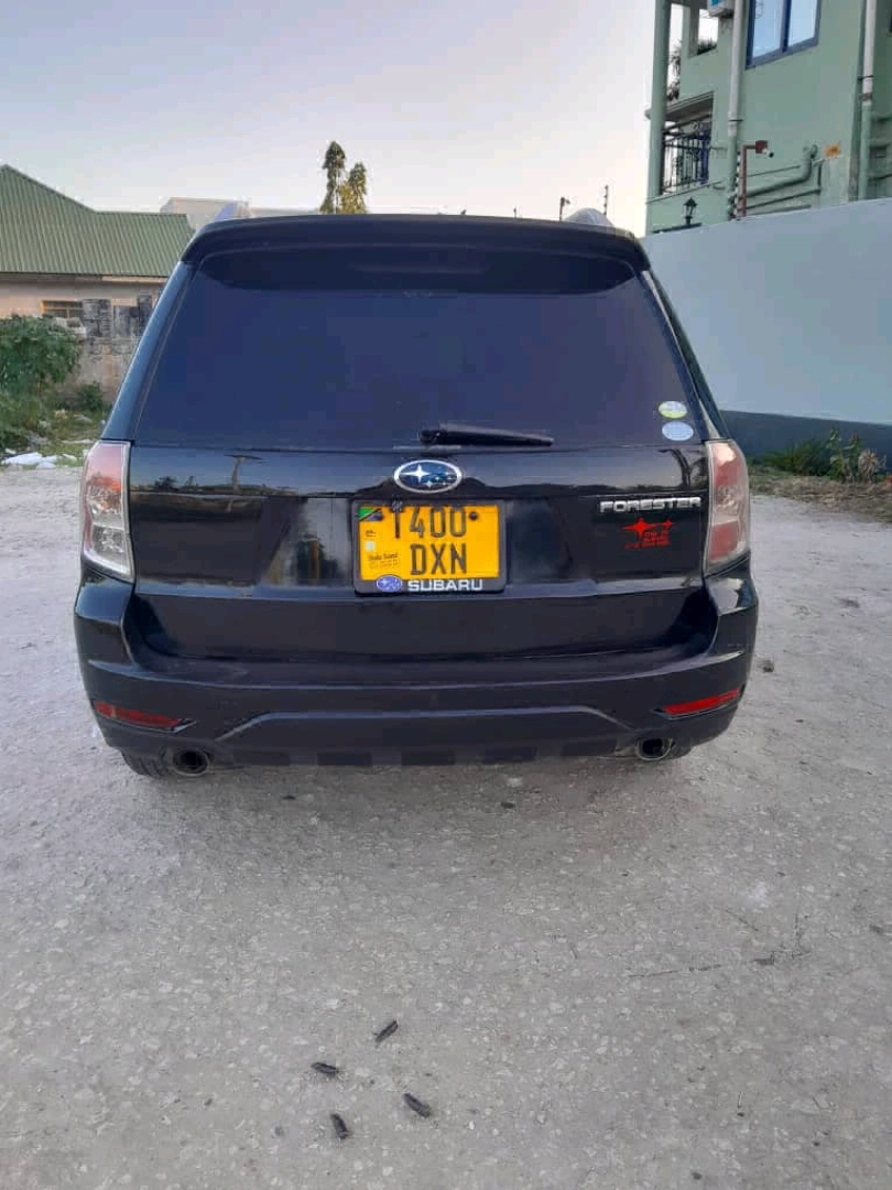 Black Subaru Forester 2010 Automatic SUV thumbnail 4