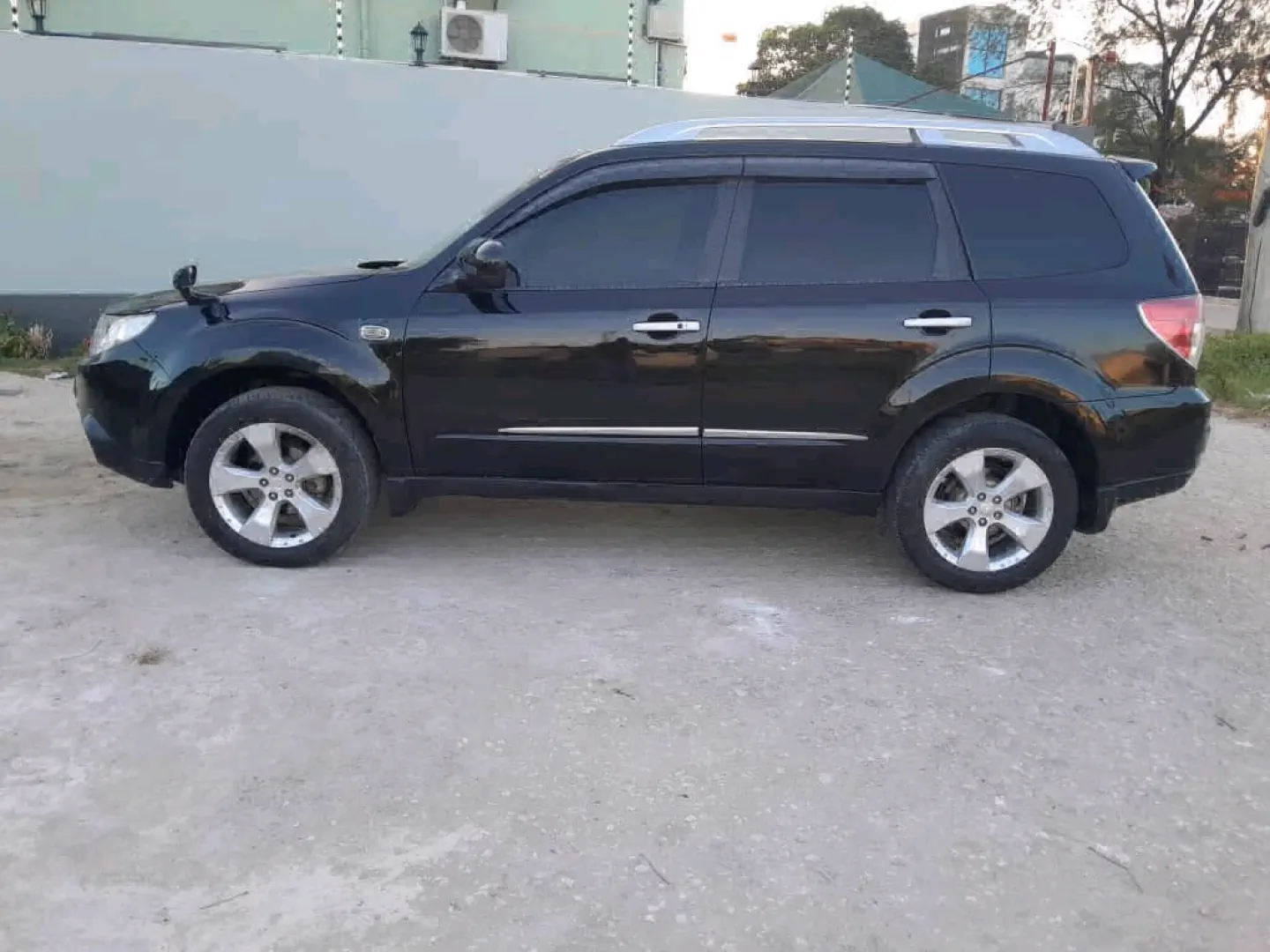 Black Subaru Forester 2010 Automatic SUV thumbnail 6