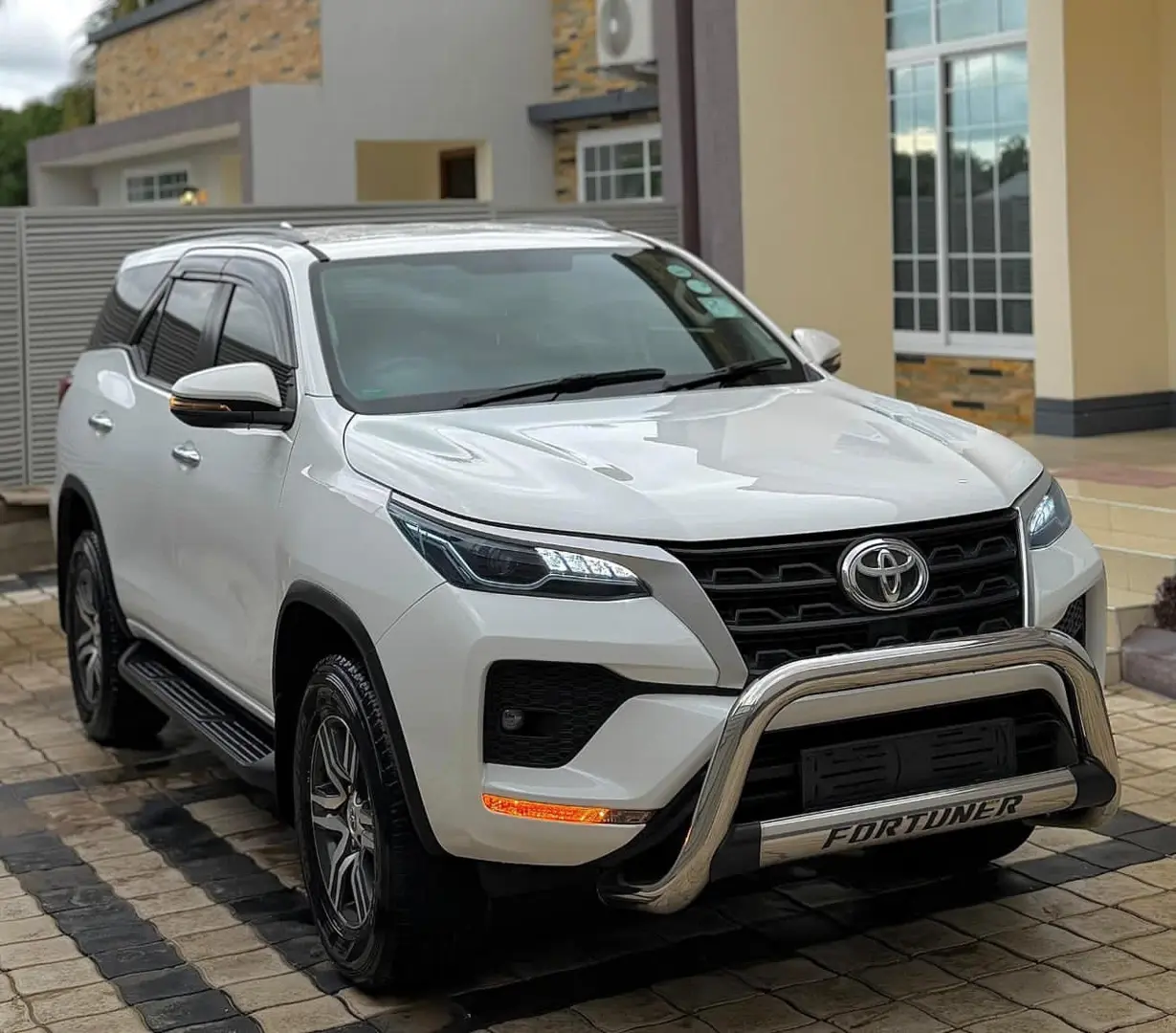 2022 Toyota Fortuner 2.4L SUV thumbnail 2