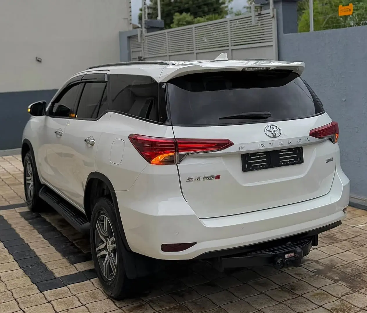2022 Toyota Fortuner 2.4L SUV thumbnail 3
