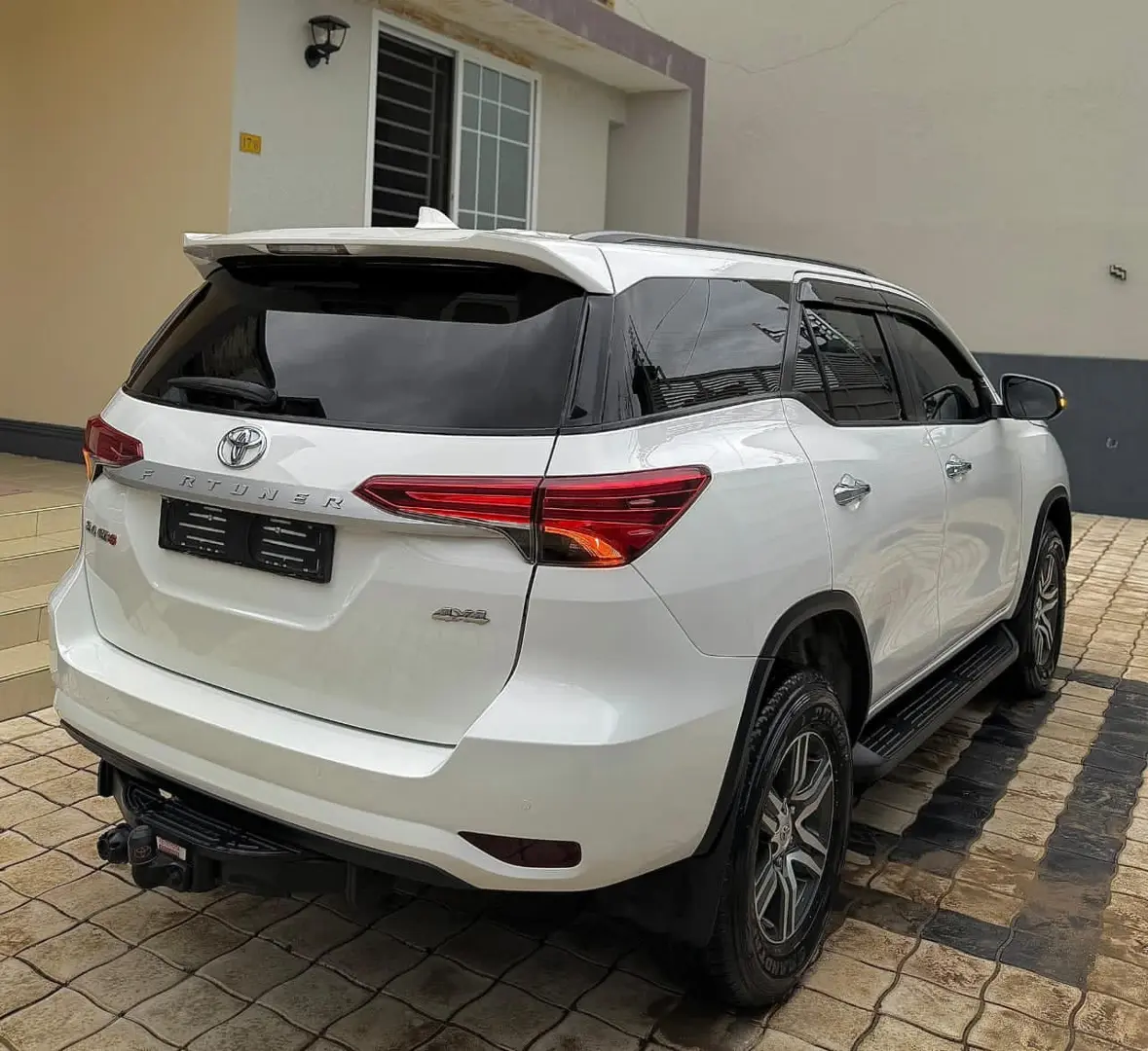 2022 Toyota Fortuner 2.4L SUV thumbnail 4