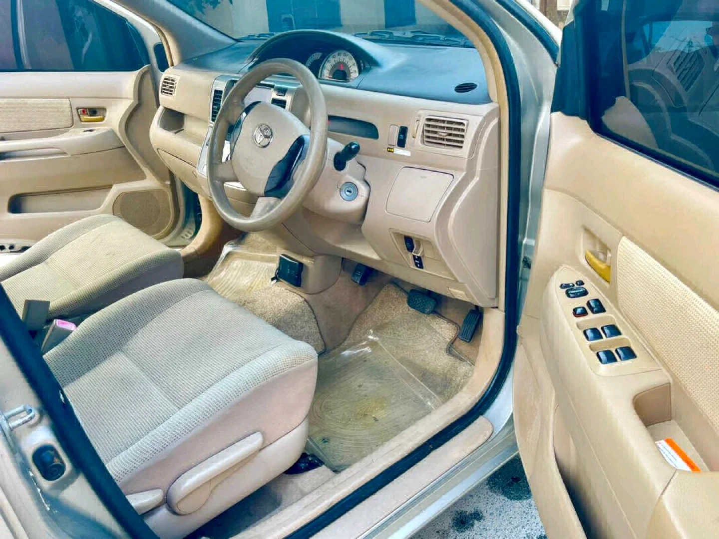 Toyota Raum G Minivan Silver Low Mileage thumbnail 5