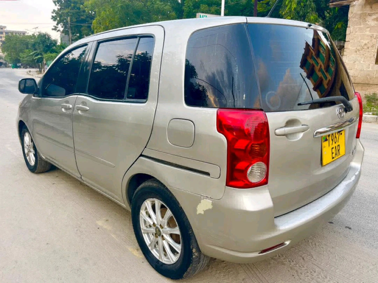 Toyota Raum G Minivan Silver Low Mileage thumbnail 8