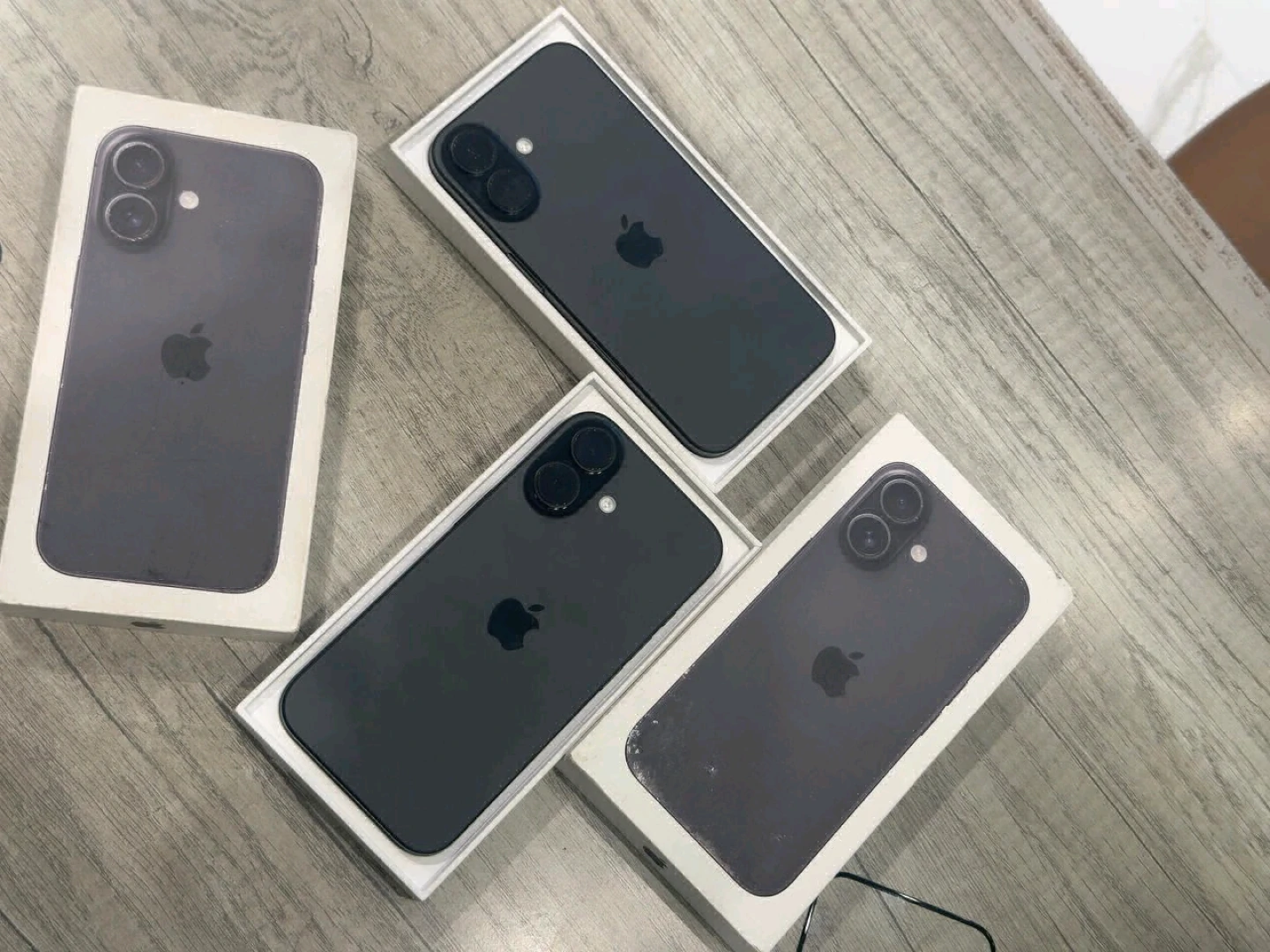 Brand New Apple iPhone 16 256GB with Accessories thumbnail 2