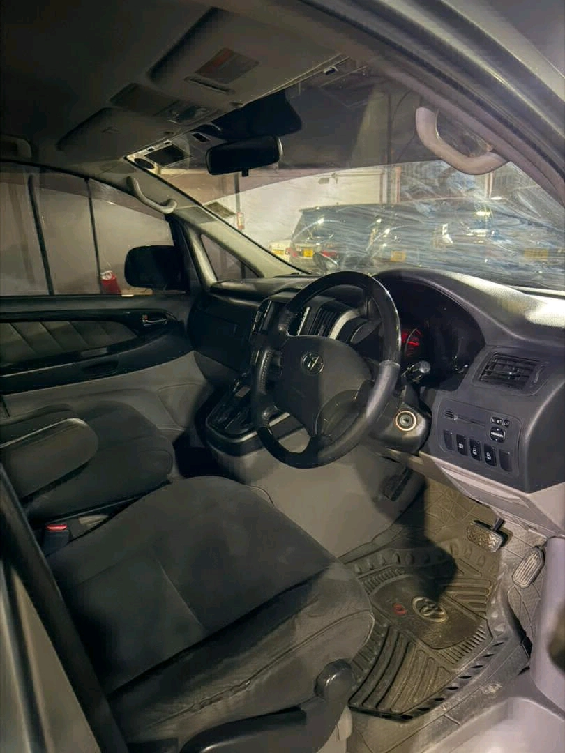 Used Silver Toyota Alphard Minivan thumbnail 2