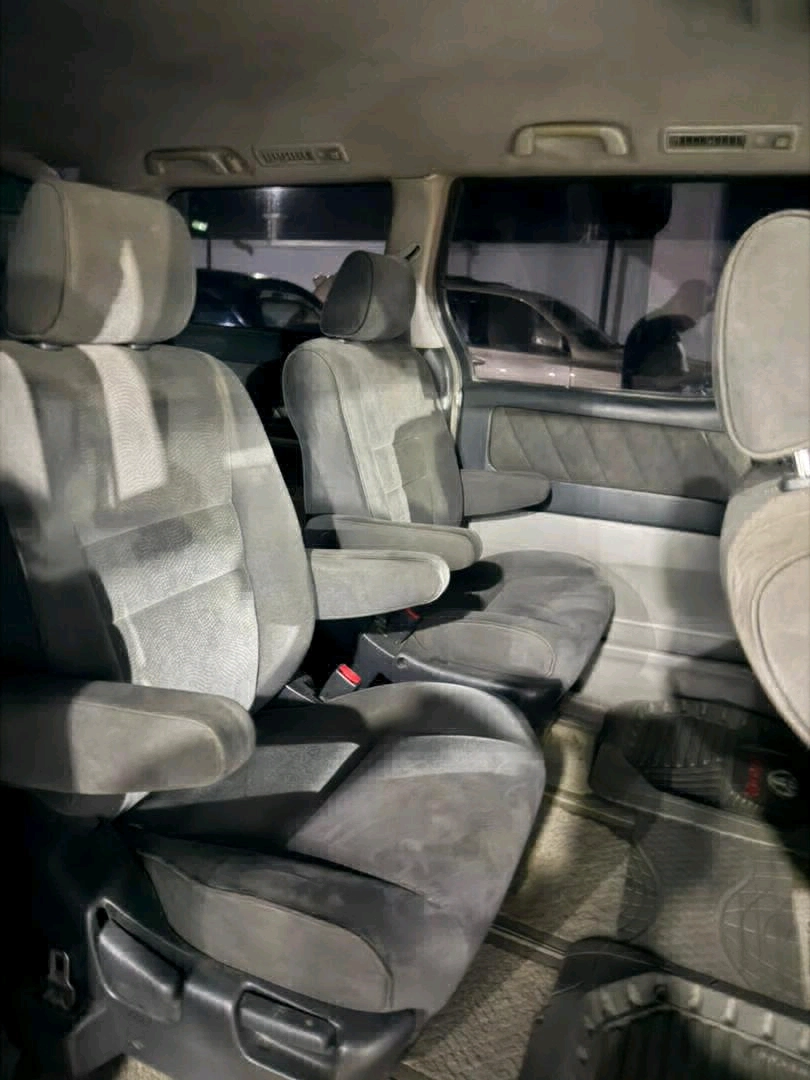Used Silver Toyota Alphard Minivan thumbnail 3