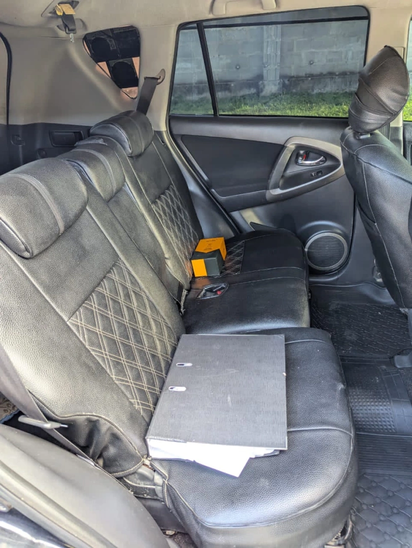 Toyota RAV4 Nyeusi (Full AC, Good Engine) thumbnail 3