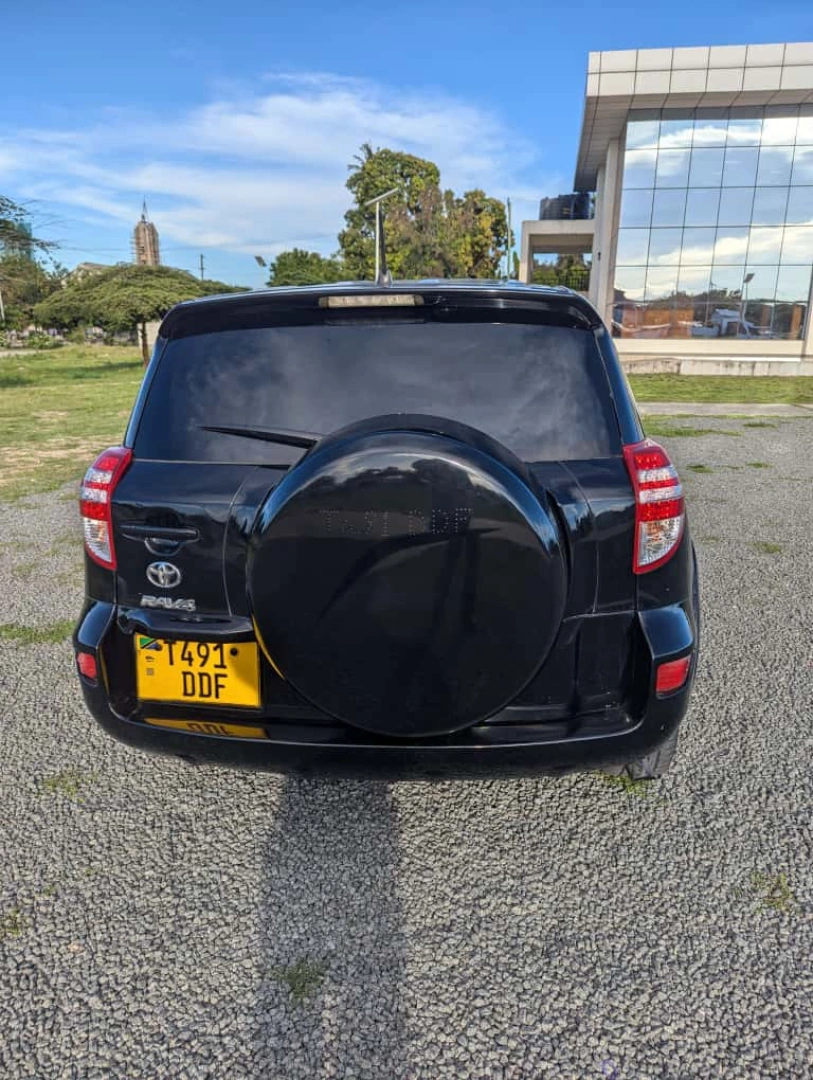 Toyota RAV4 Nyeusi (Full AC, Good Engine) thumbnail 6