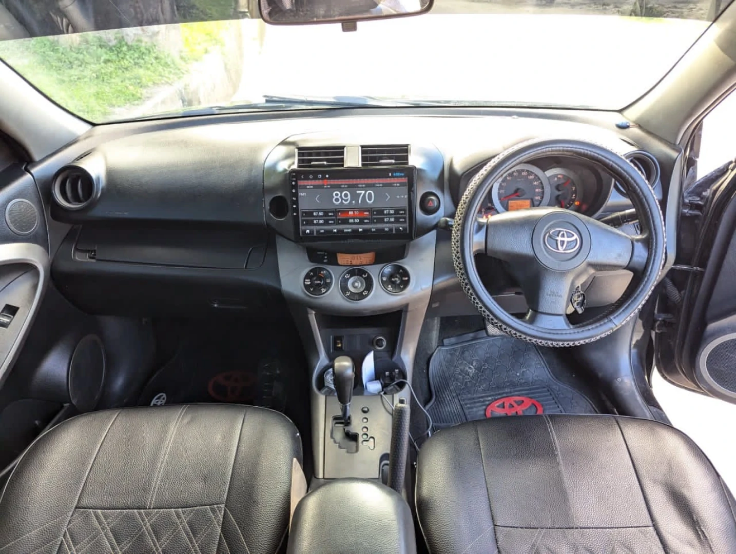 Toyota RAV4 Nyeusi (Full AC, Good Engine) thumbnail 8