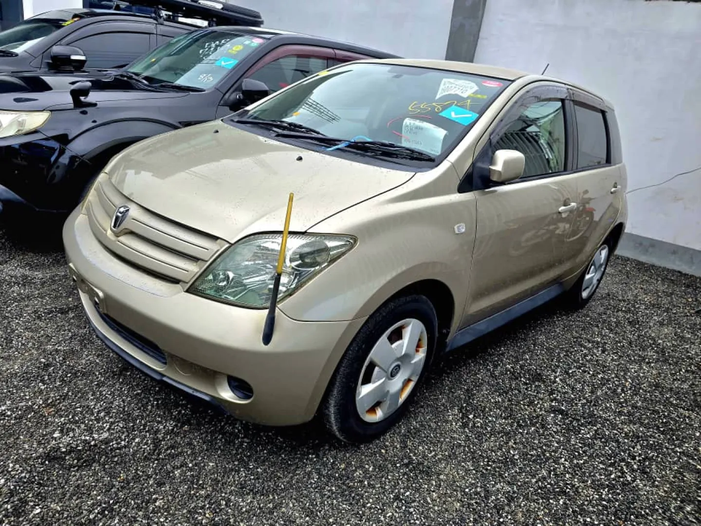 Toyota IST 2004 Automatic (1298cc) thumbnail 3