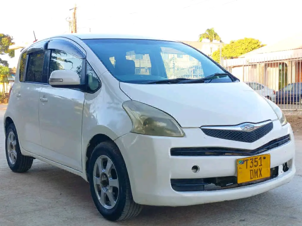 Toyota Ractis White, Full AC, Good Tyres