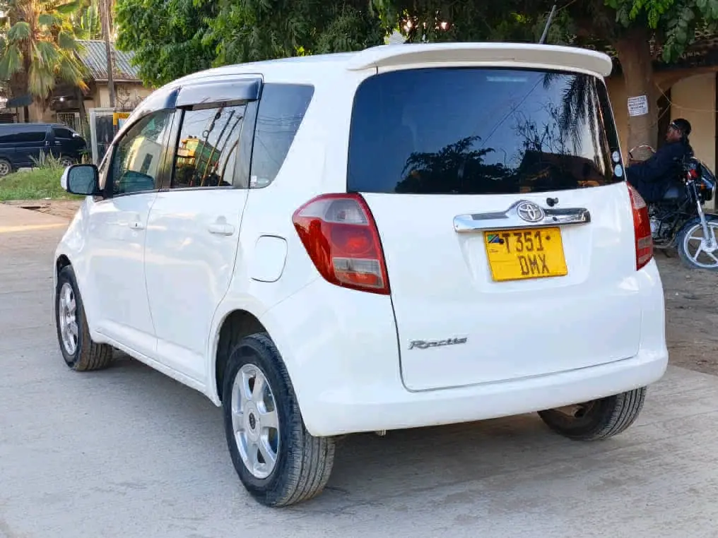 Toyota Ractis White, Full AC, Good Tyres thumbnail 3