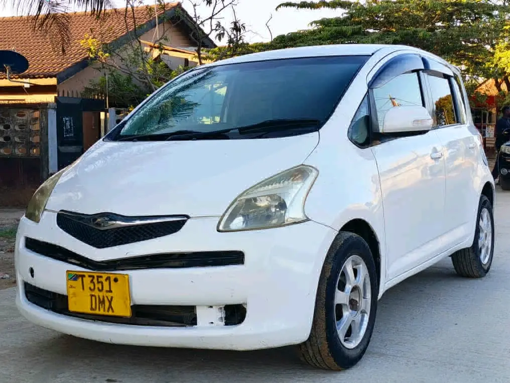 Toyota Ractis White, Full AC, Good Tyres thumbnail 5