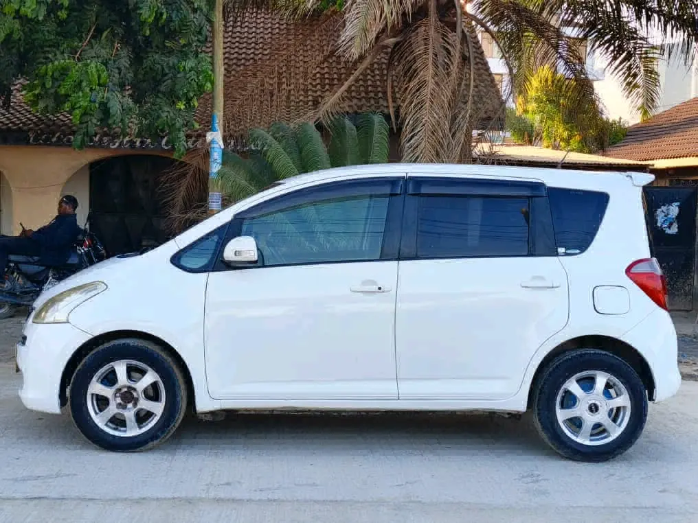 Toyota Ractis White, Full AC, Good Tyres thumbnail 7