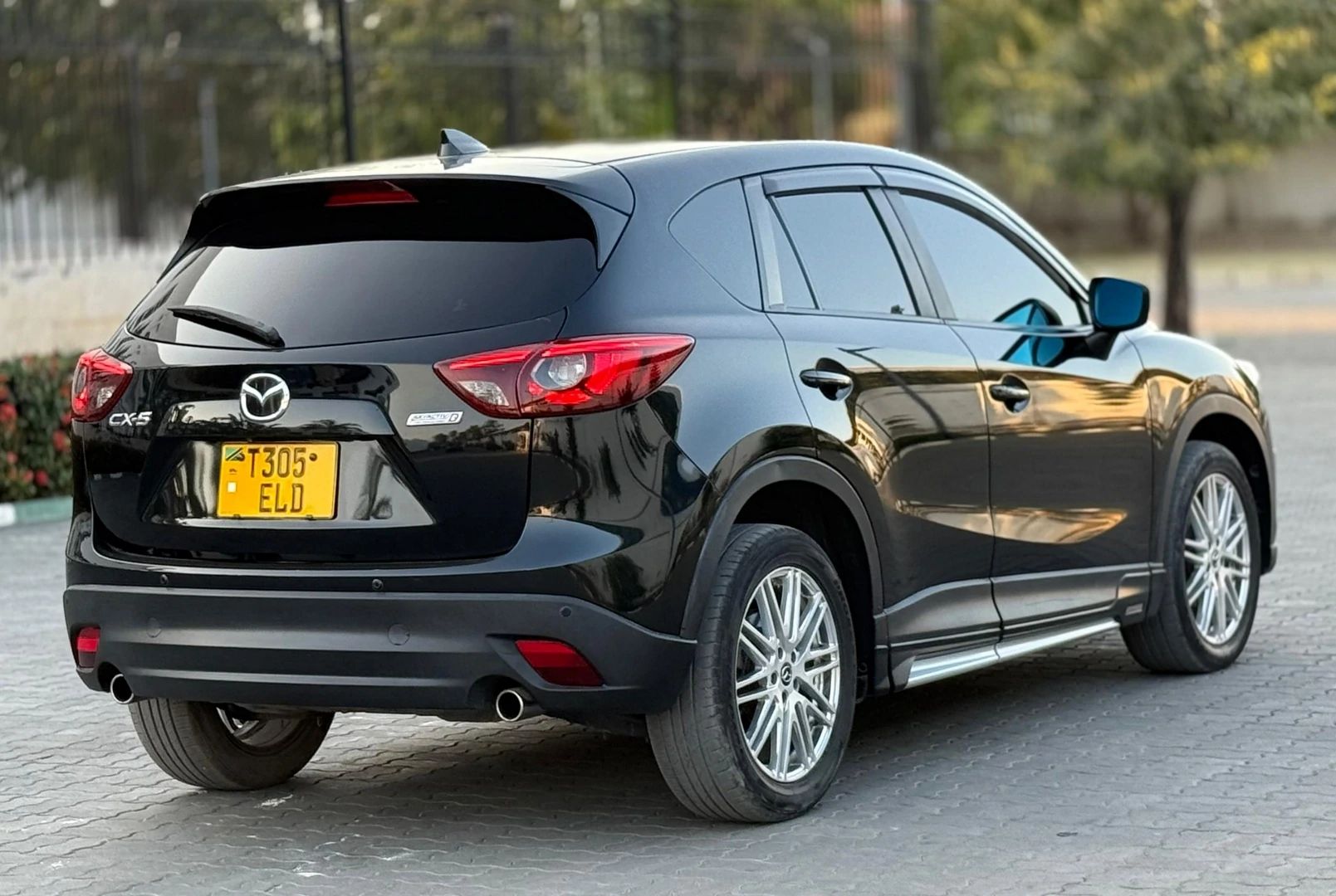Black Mazda CX-5 SUV 2015 (2190cc) thumbnail 3