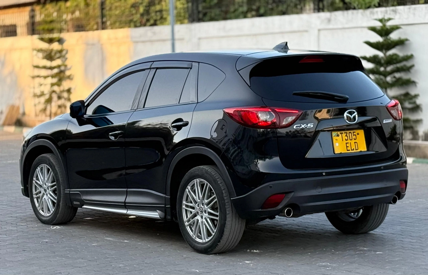 Black Mazda CX-5 SUV 2015 (2190cc) thumbnail 6
