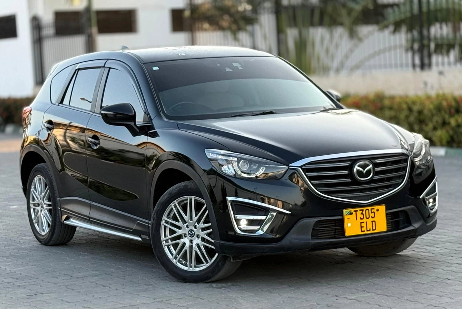 Black Mazda CX-5 SUV 2015 (2190cc) thumbnail 7