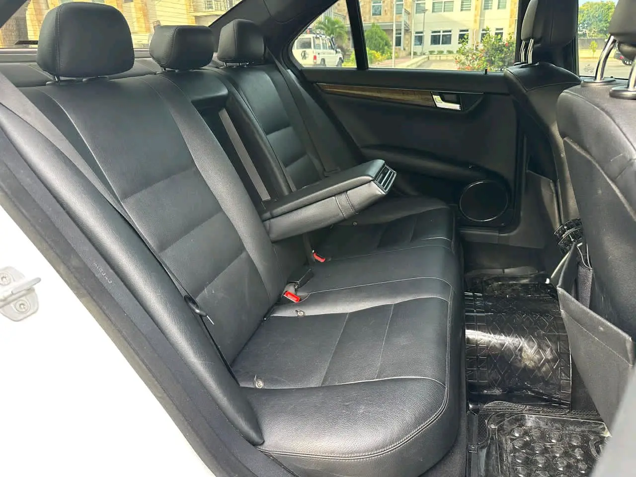Mercedes-Benz C-Class 2009 Nyeupe DSM thumbnail 4