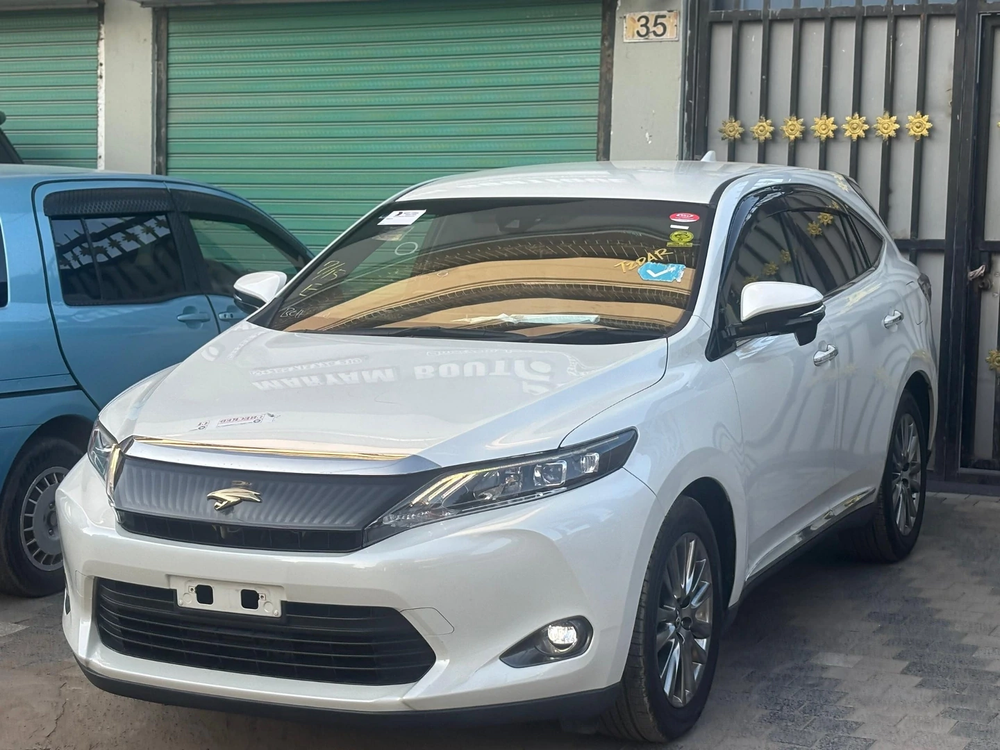 Unregistered 2015 Toyota Harrier (Anaconda)