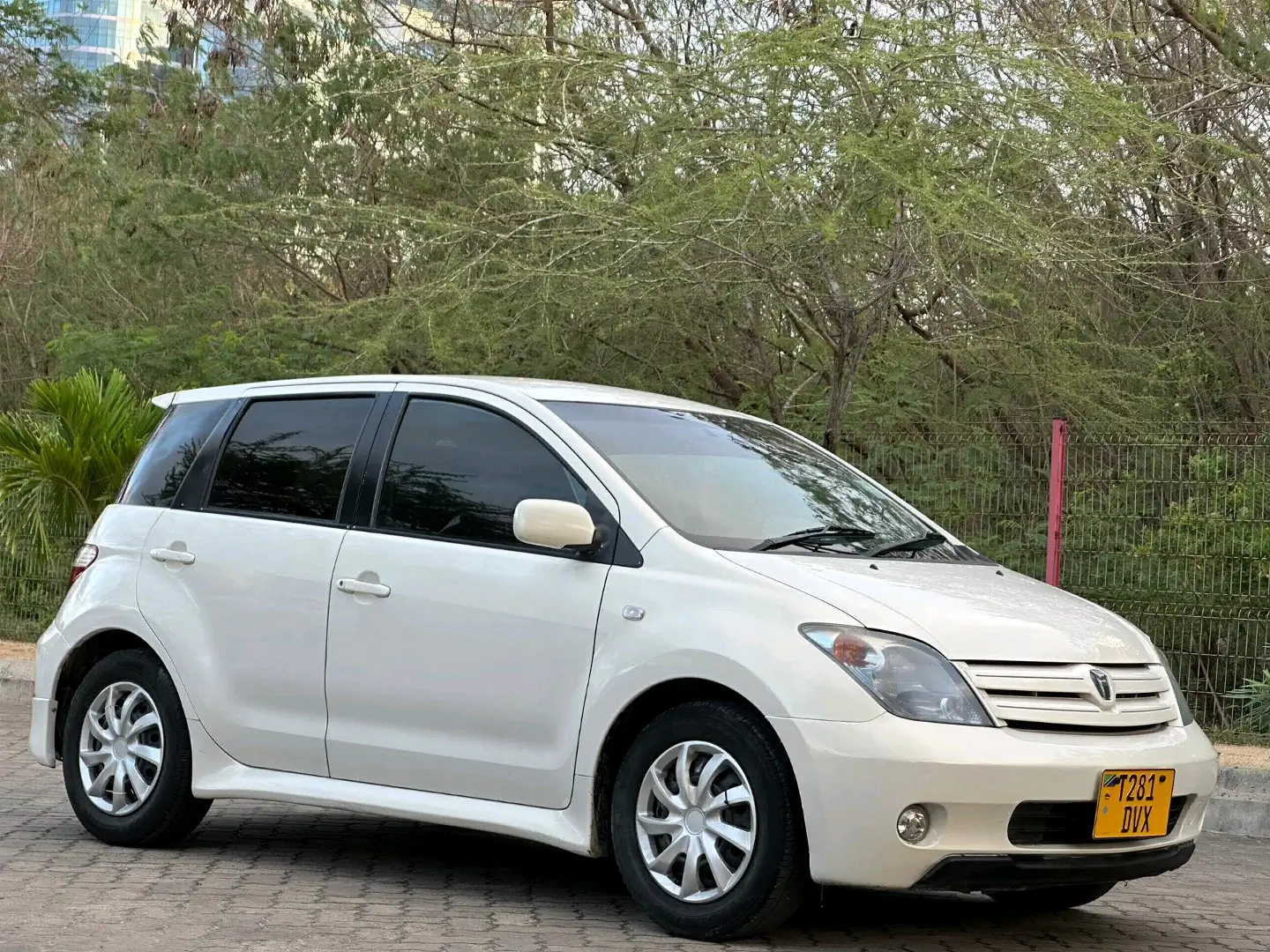 Toyota Ist 2003 Model 1298cc thumbnail 5