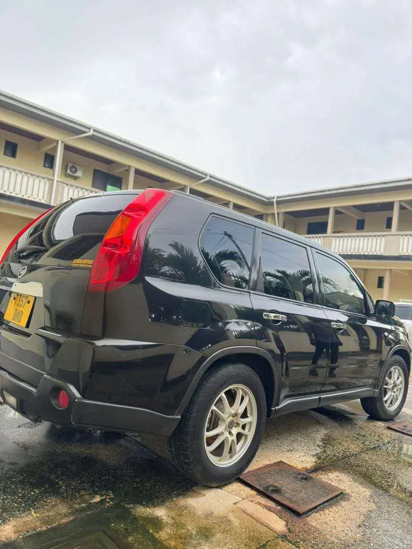 Nissan X-Trail 2010 thumbnail 2
