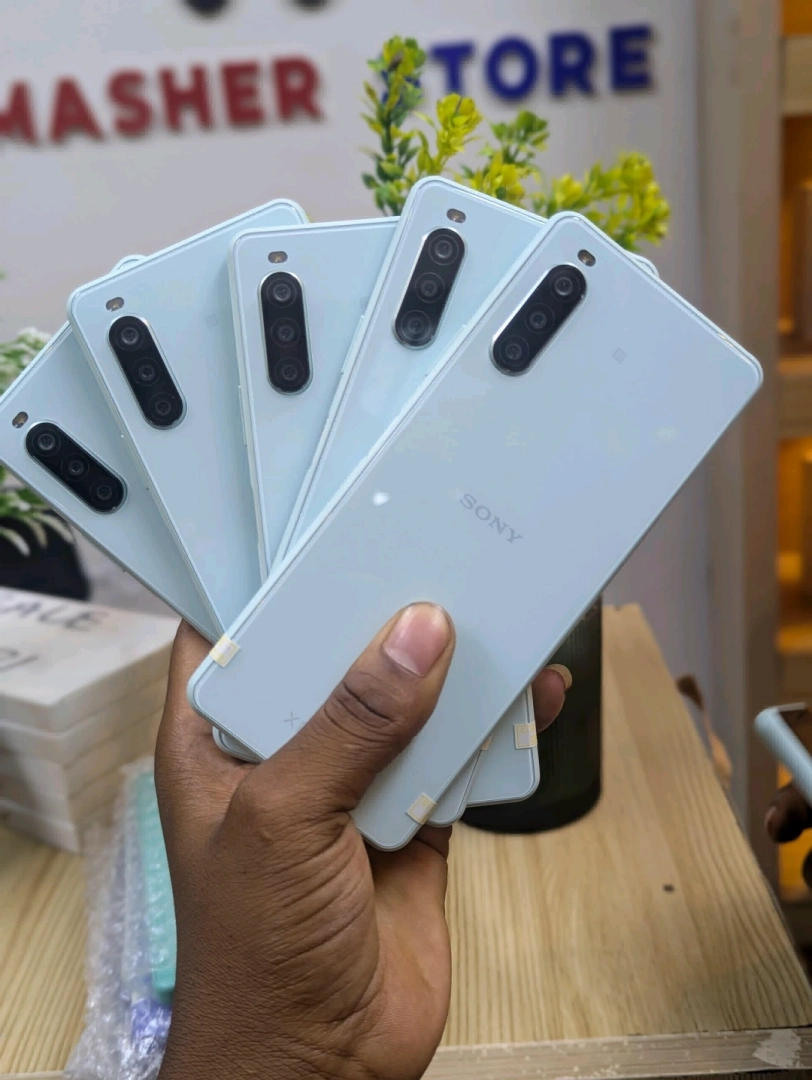 Sony Xperia 10 IV 128GB Smartphone with Accessories thumbnail 3