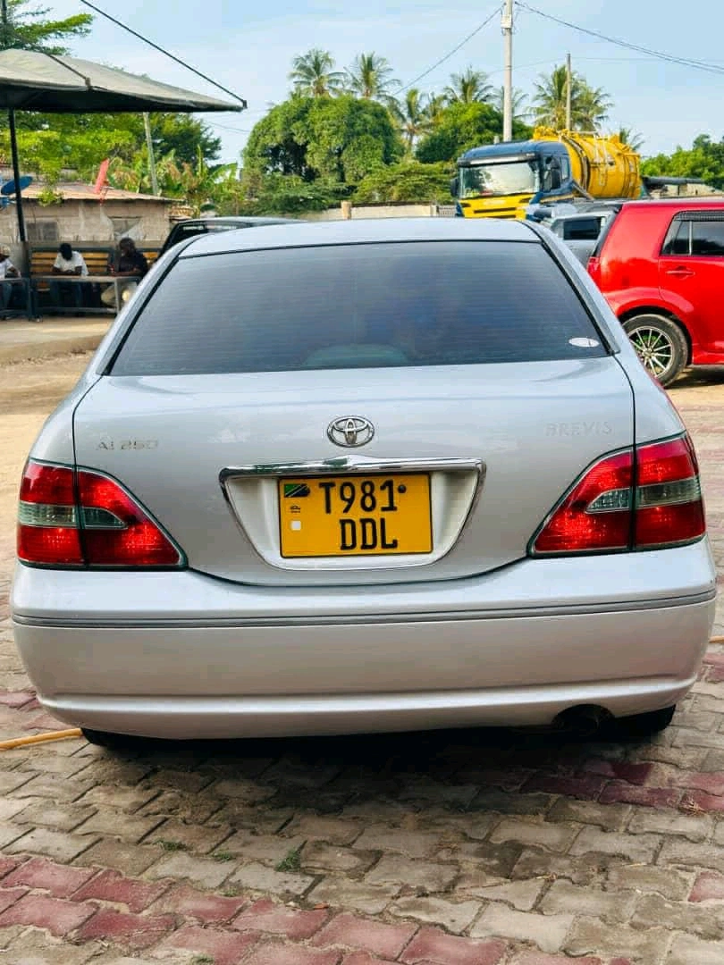 Toyota Brevis Sedan (Reg No. DDL) thumbnail 5
