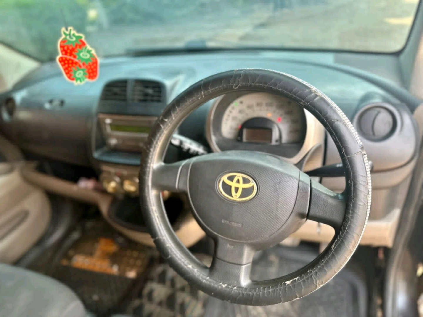 Toyota Passo Hatchback (Black) thumbnail 3