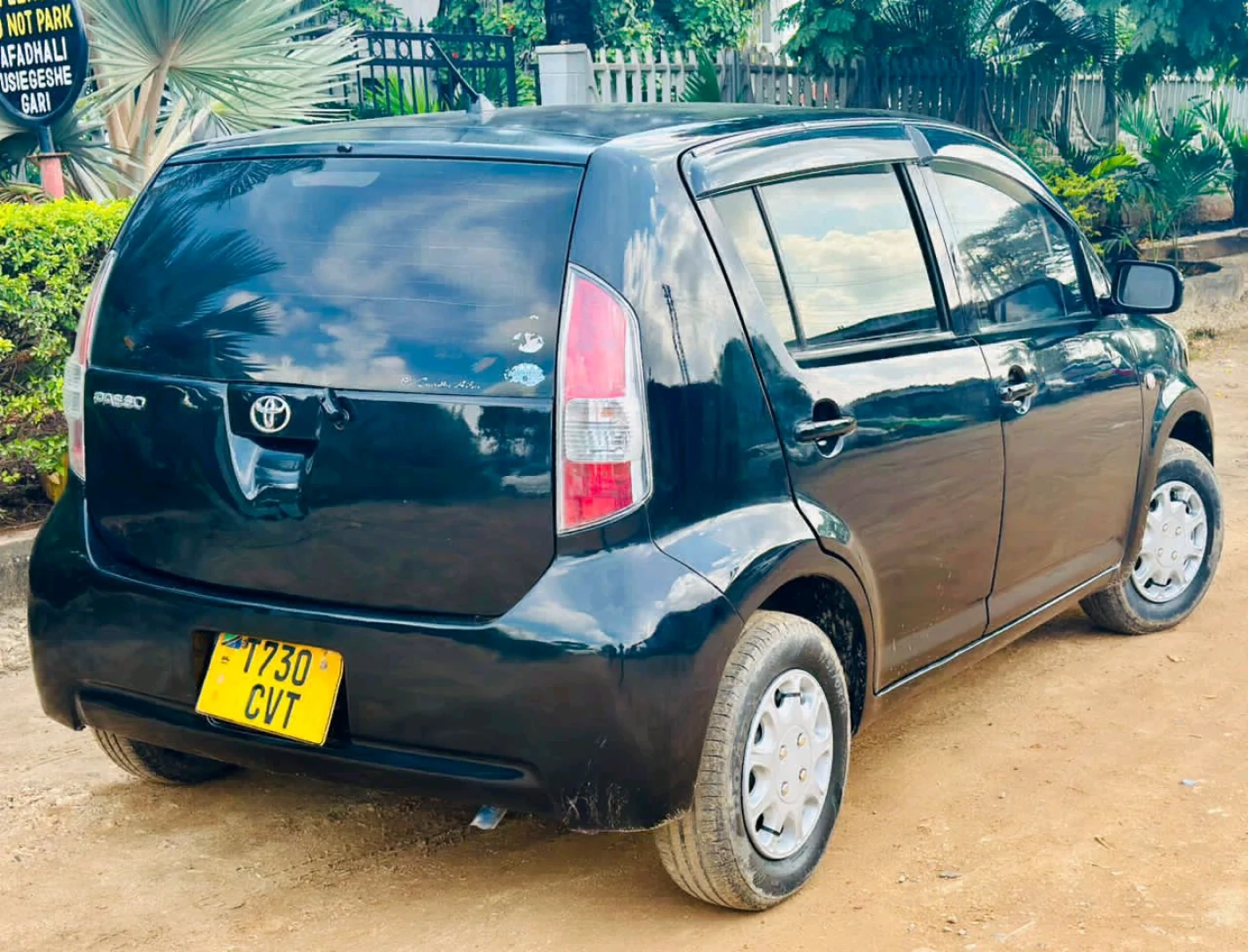 Toyota Passo Hatchback (Black) thumbnail 7