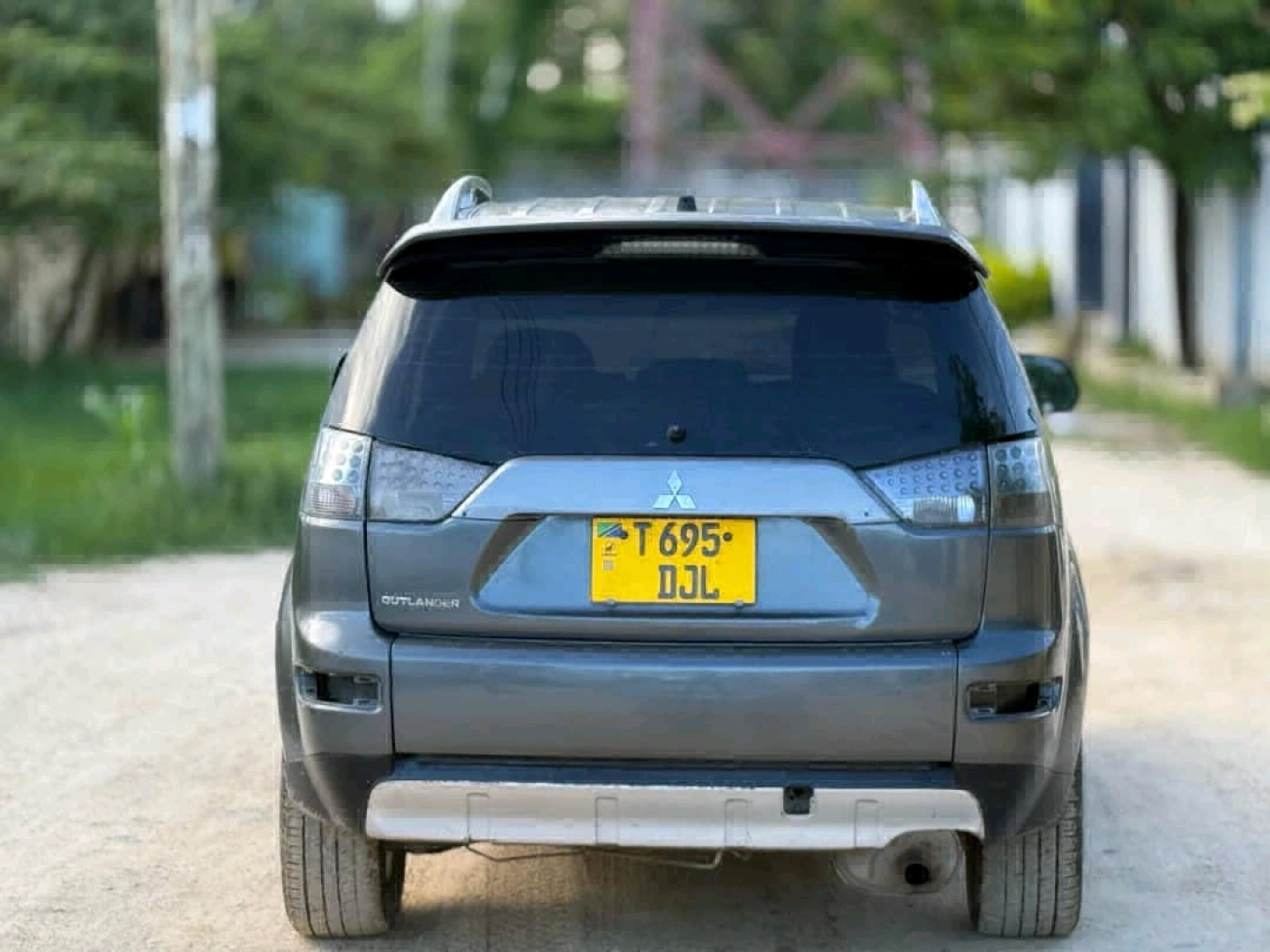 Mitsubishi Outlander thumbnail 4