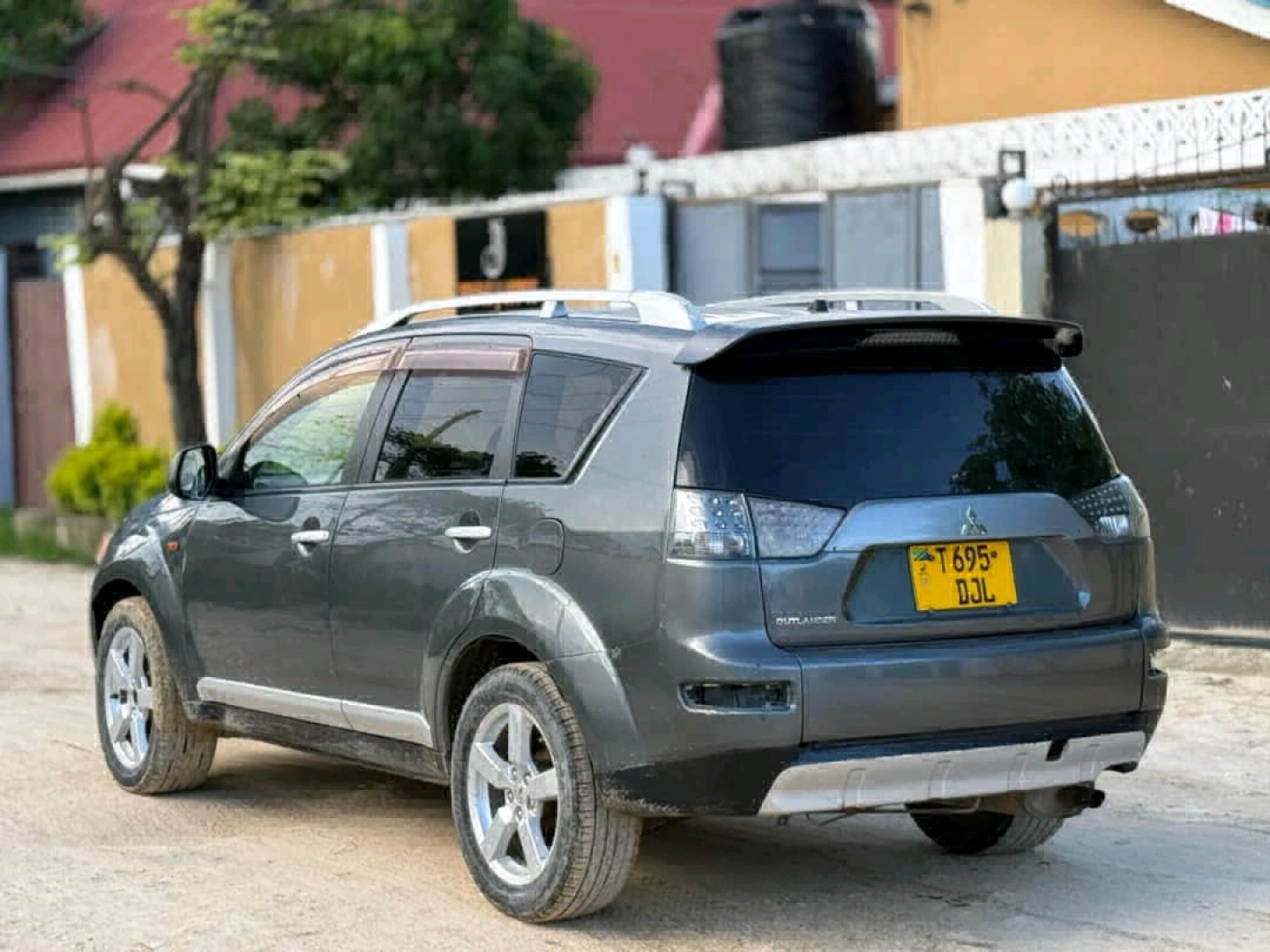 Mitsubishi Outlander thumbnail 5
