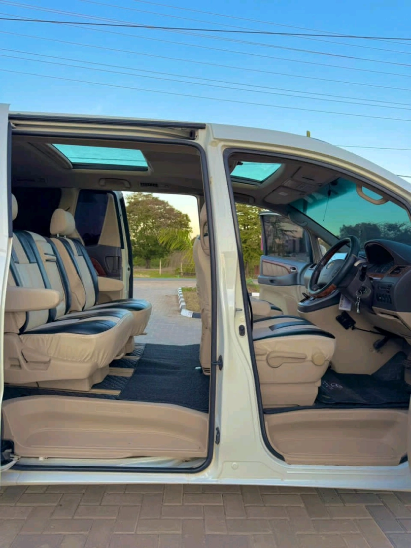 Toyota Alphard Van 2360cc Automatic Door thumbnail 6