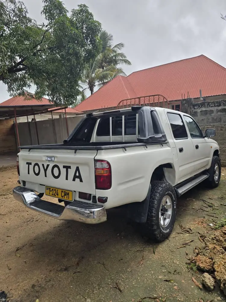 Toyota Hilux Double Cab Pickup 2.8L 3L Engine thumbnail 2