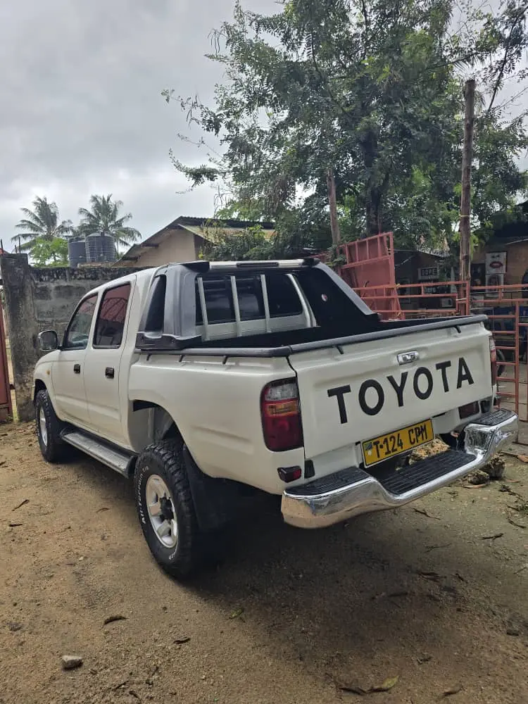 Toyota Hilux Double Cab Pickup 2.8L 3L Engine thumbnail 4