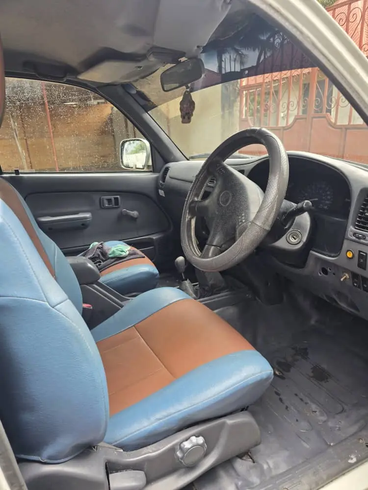 Toyota Hilux Double Cab Pickup 2.8L 3L Engine thumbnail 6