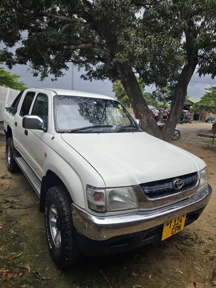 Toyota Hilux Double Cab Pickup 2.8L 3L Engine thumbnail 7