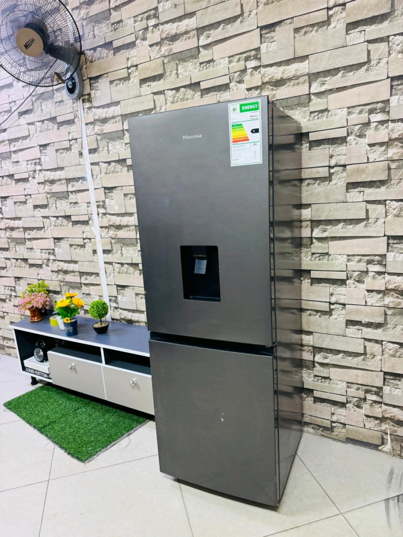 Hisense Refrigerator 230L with Water Dispenser