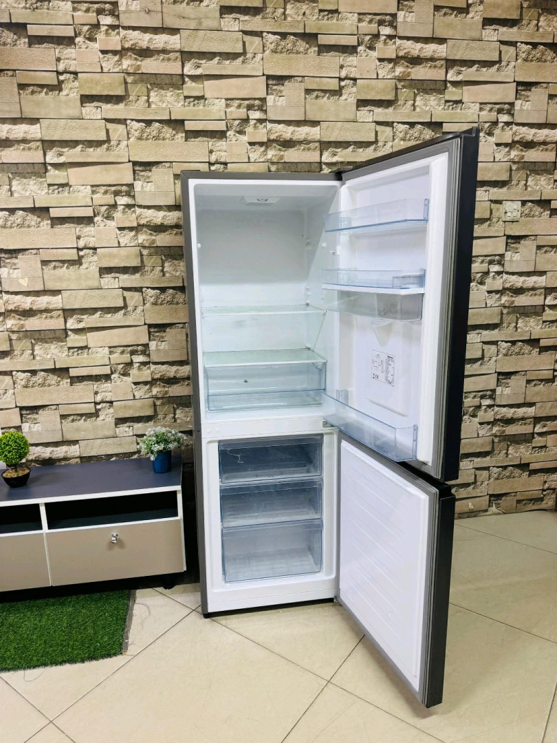 Hisense Refrigerator 230L with Water Dispenser thumbnail 2