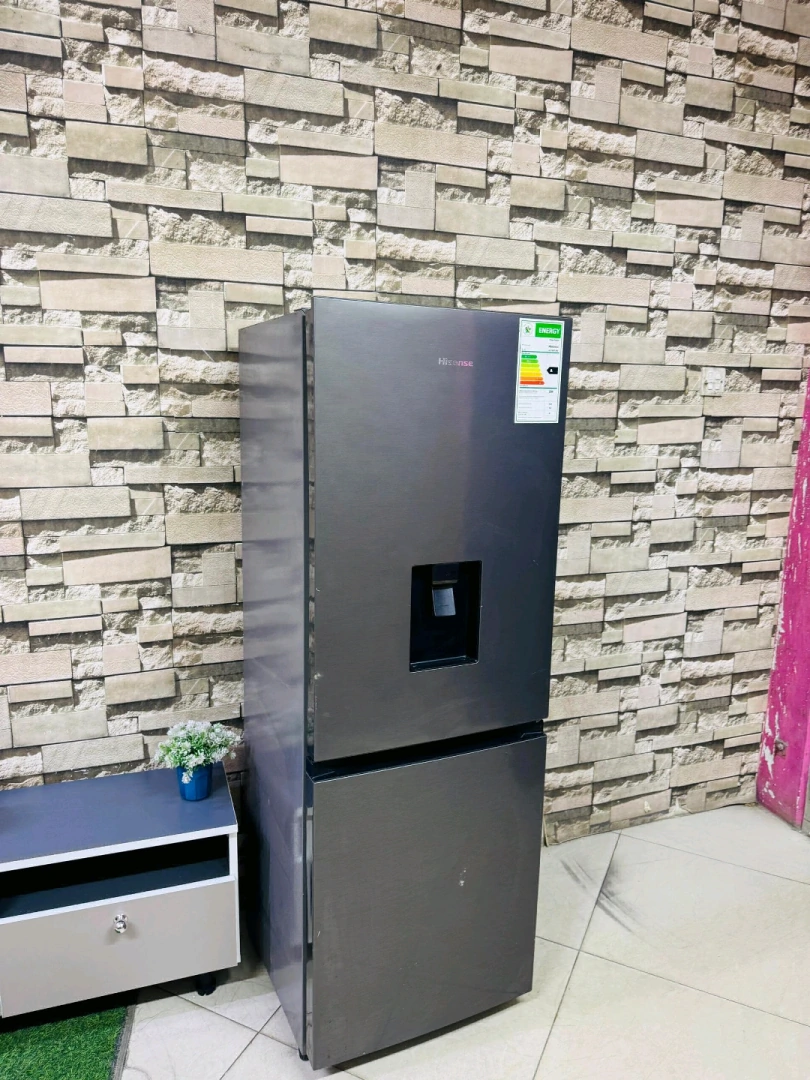Hisense Refrigerator 230L with Water Dispenser thumbnail 3