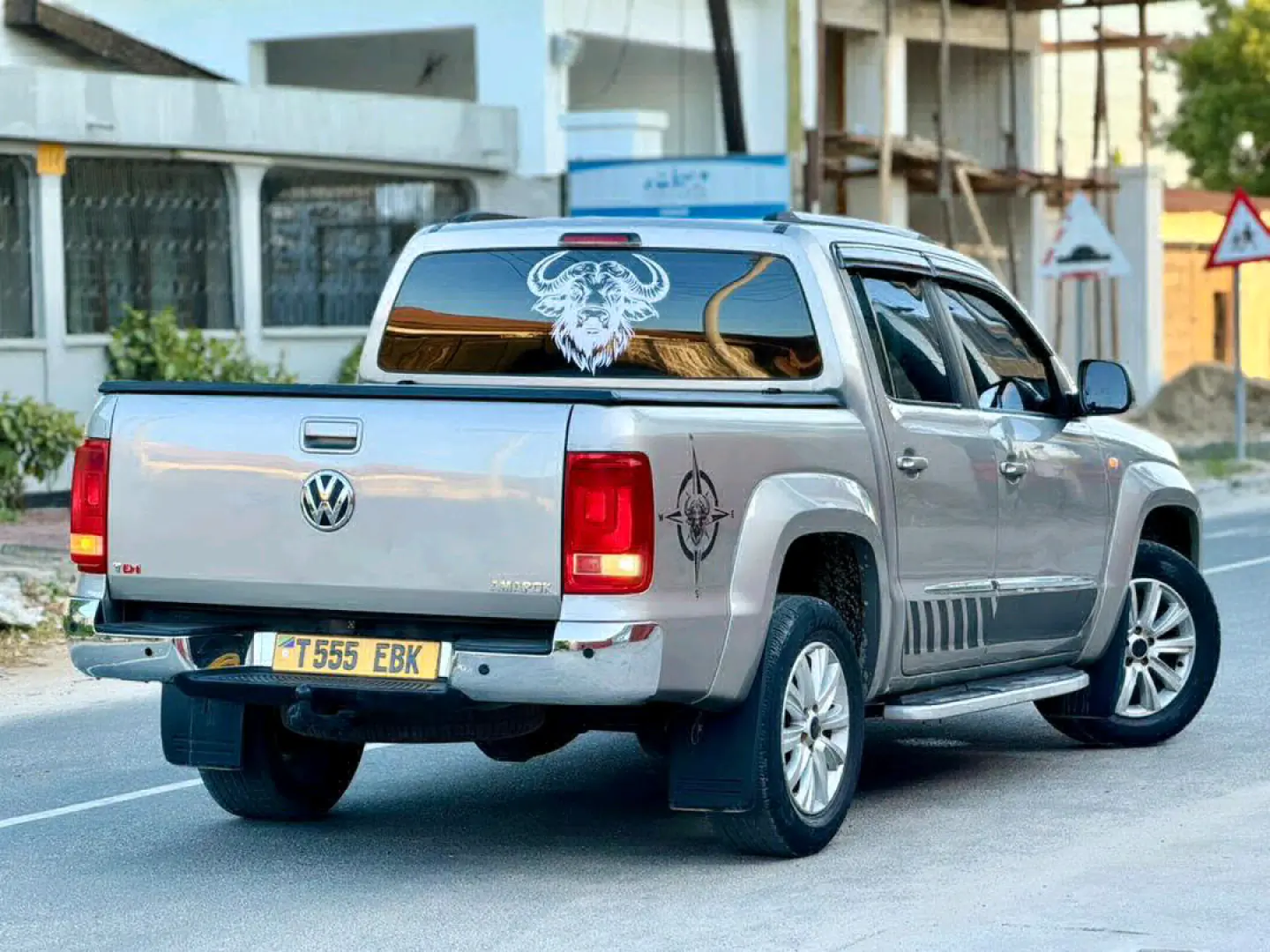 2011 Volkswagen Amarok TDI Pickup Truck thumbnail 3