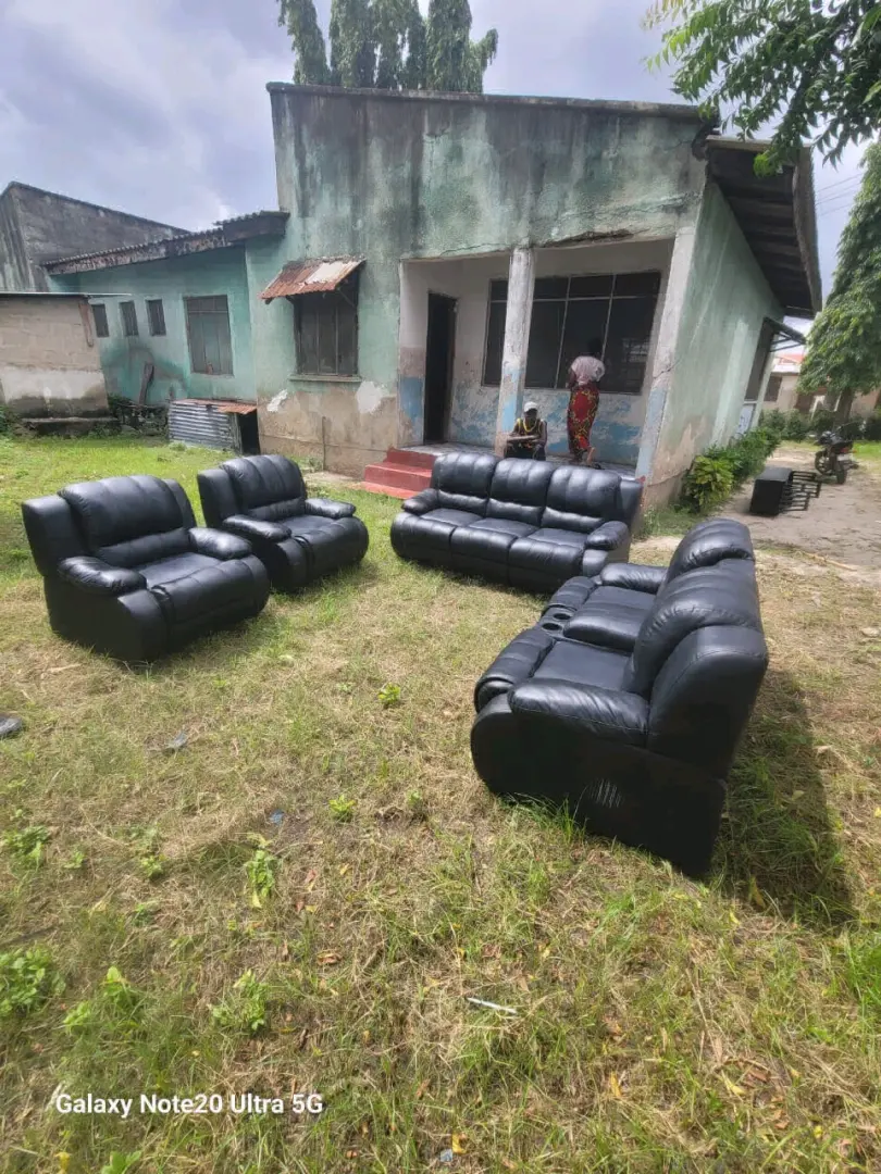 Recliner Sofa Set (3:2:1:1) - Leather thumbnail 4