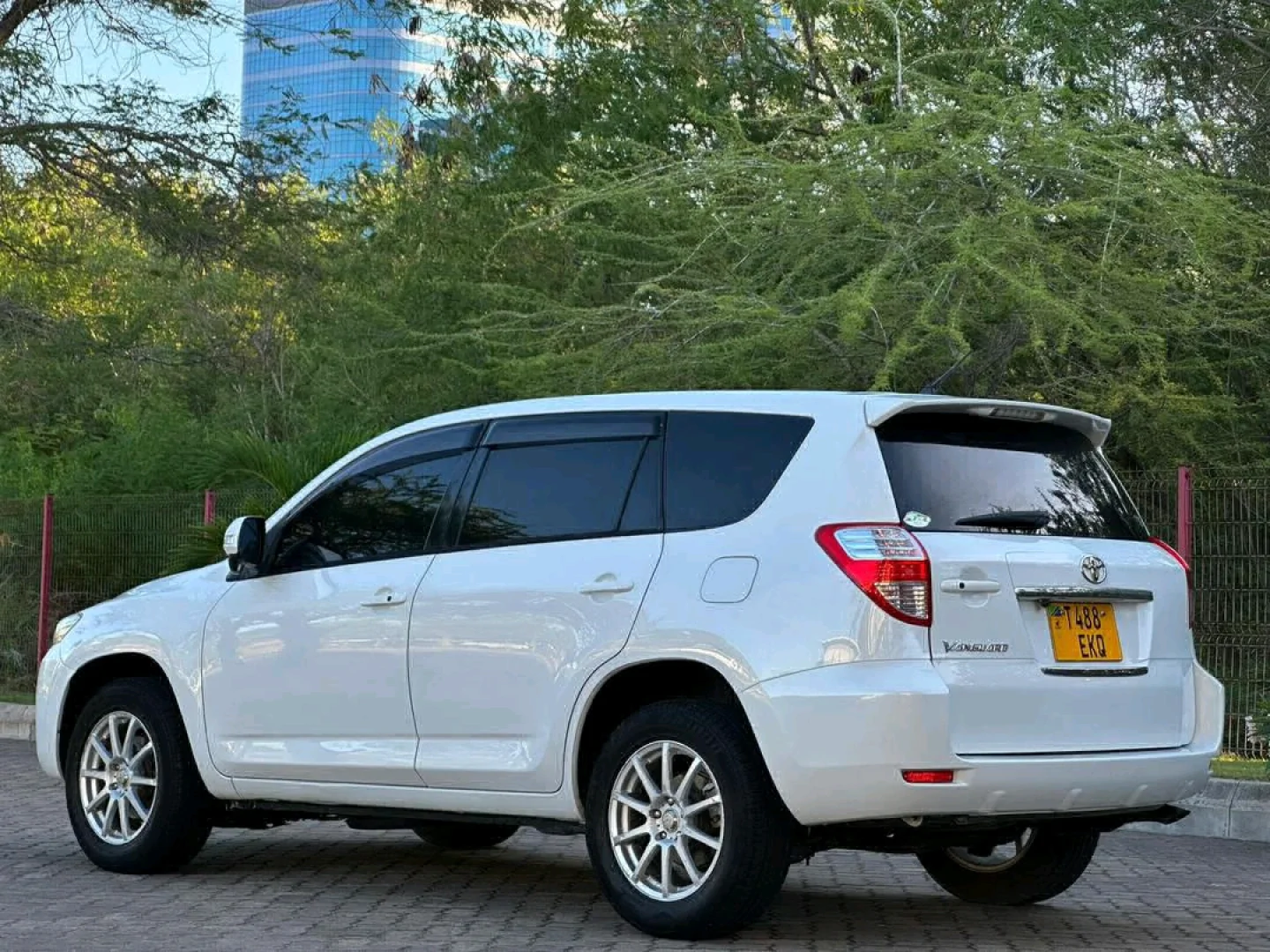 Toyota Vanguard SUV 2009, 2360cc, Low Mileage thumbnail 4