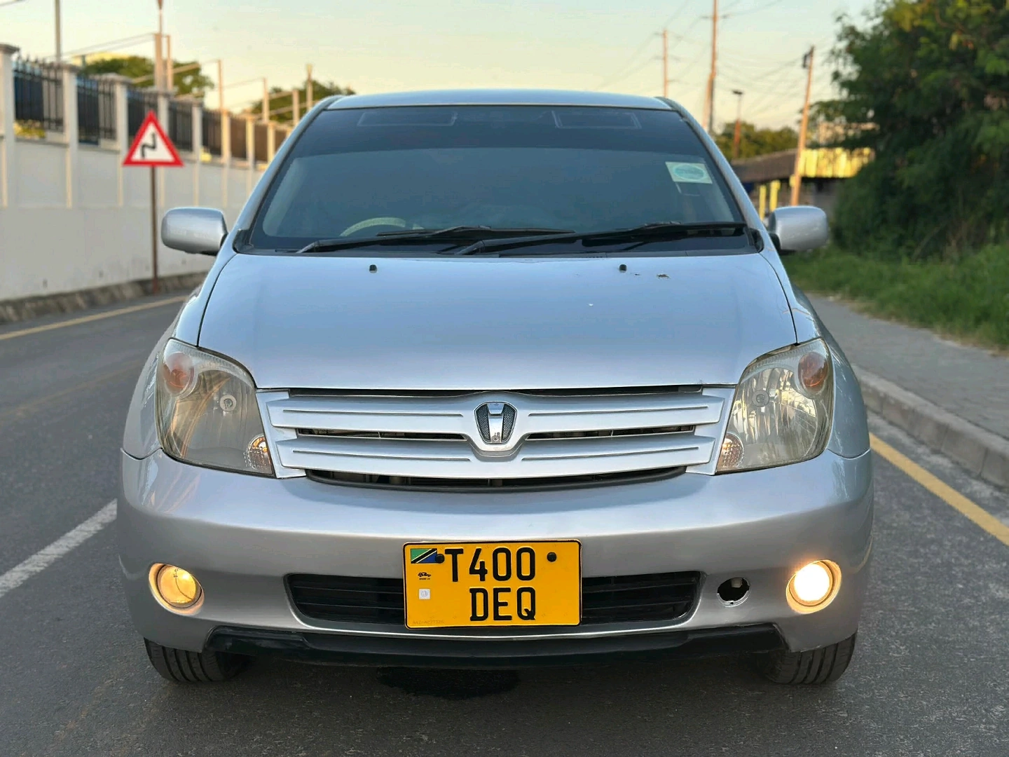 Toyota IST 2003 Automatic Silver Car