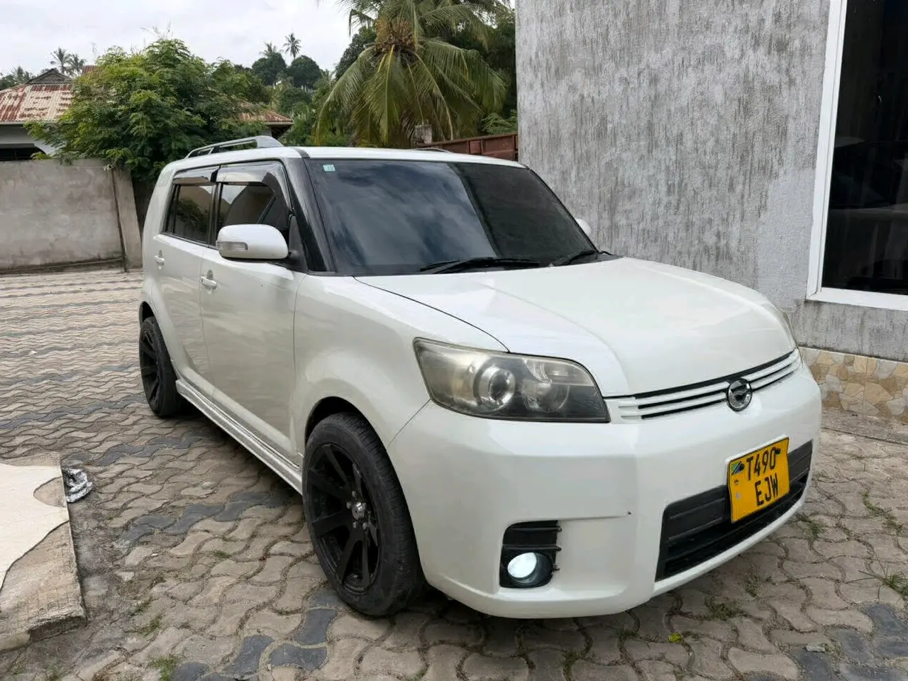 Toyota Rumion 2008, White, 1.5L Engine thumbnail 3