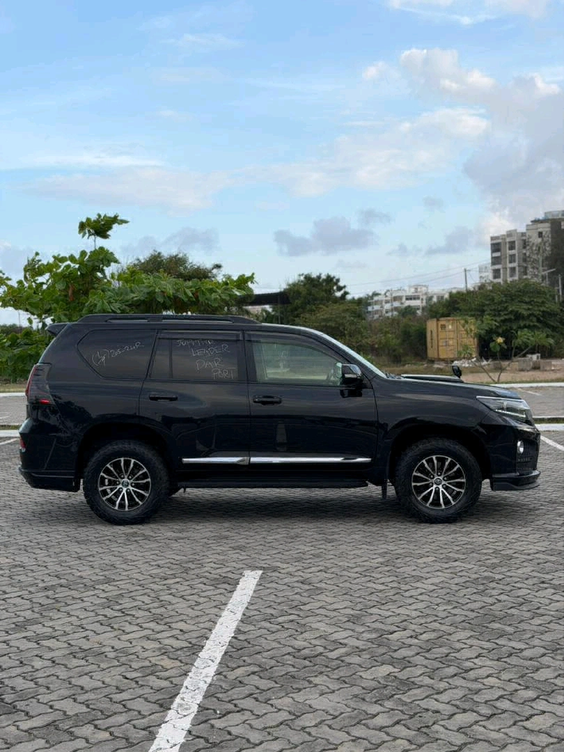 Toyota Prado 150 (2013 Upgraded to 2021 Look) thumbnail 9