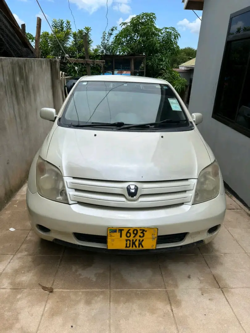 Toyota Ist Nyeupe Inauzwa thumbnail 3