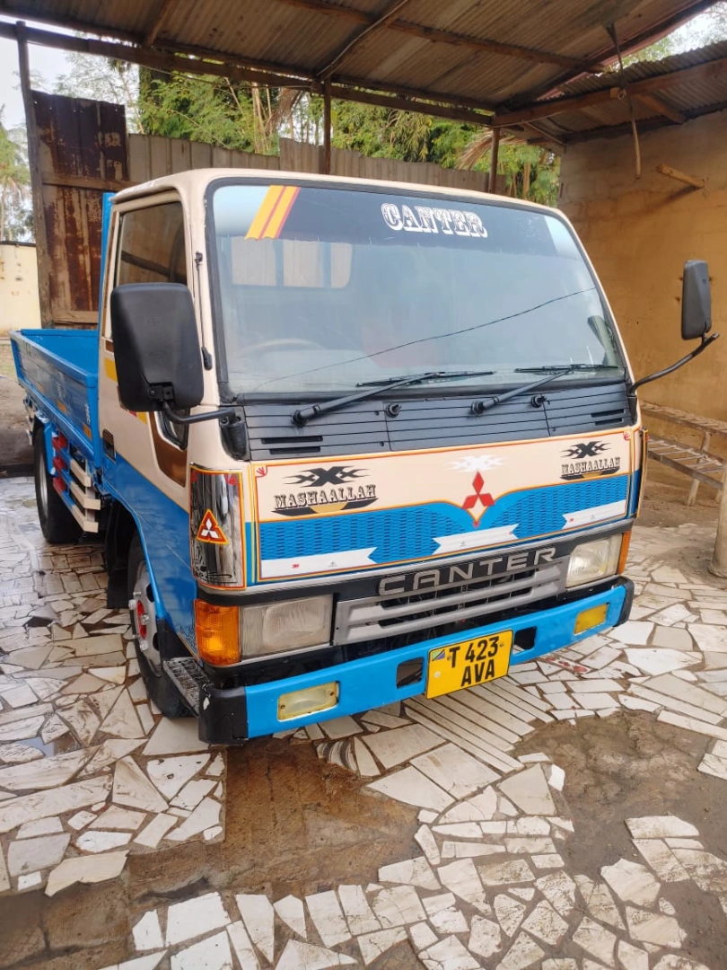 Mitsubishi Canter Cargo Truck T 423 AVA