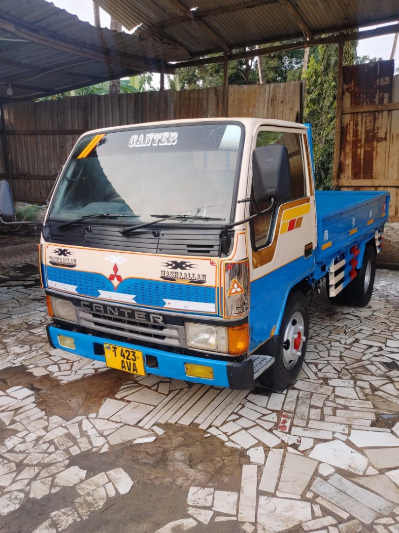 Mitsubishi Canter Cargo Truck T 423 AVA thumbnail 2