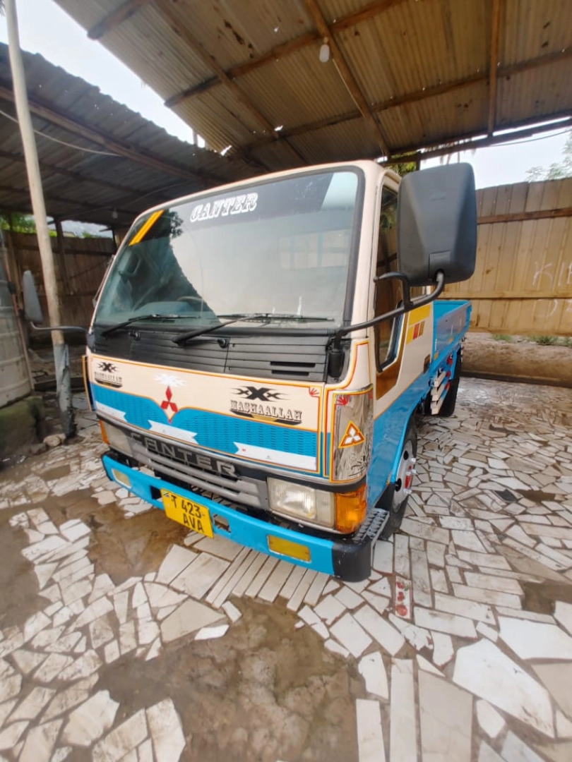 Mitsubishi Canter Cargo Truck T 423 AVA thumbnail 3