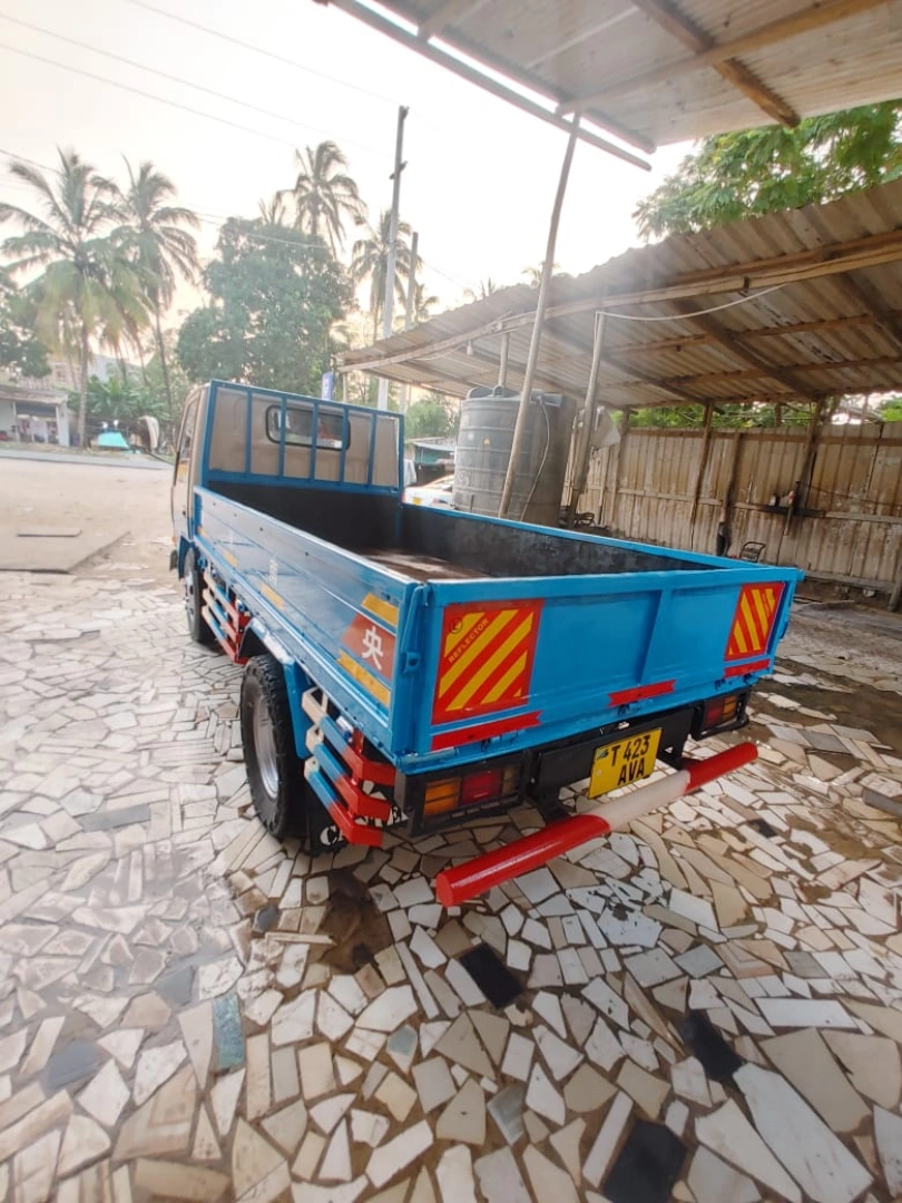 Mitsubishi Canter Cargo Truck T 423 AVA thumbnail 5